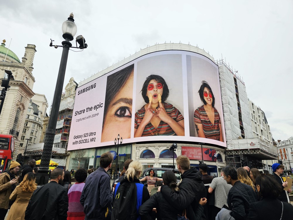 A Samsung organizou um evento viral em  Piccadilly Circus Londres